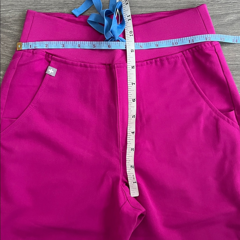 FIGS High Waisted Zamora Jogger Scrub Pants XXS PETITE Raspberry Sorbet Magenta - Picture 9 of 10